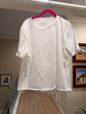 Things between White Basic Crew Neck Tee with lettuce edging(bw)